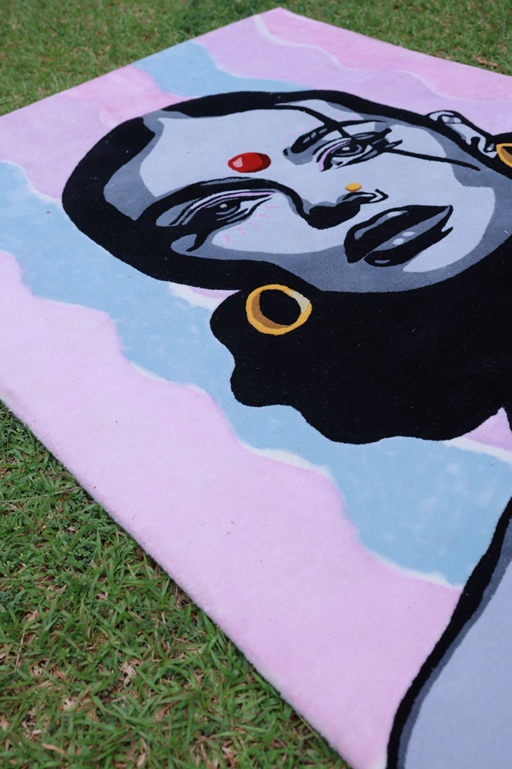 Hathor Black & White NZ Wool bamboo silk 4x6 feet Rectangle Rug - I MEAN DESIGN