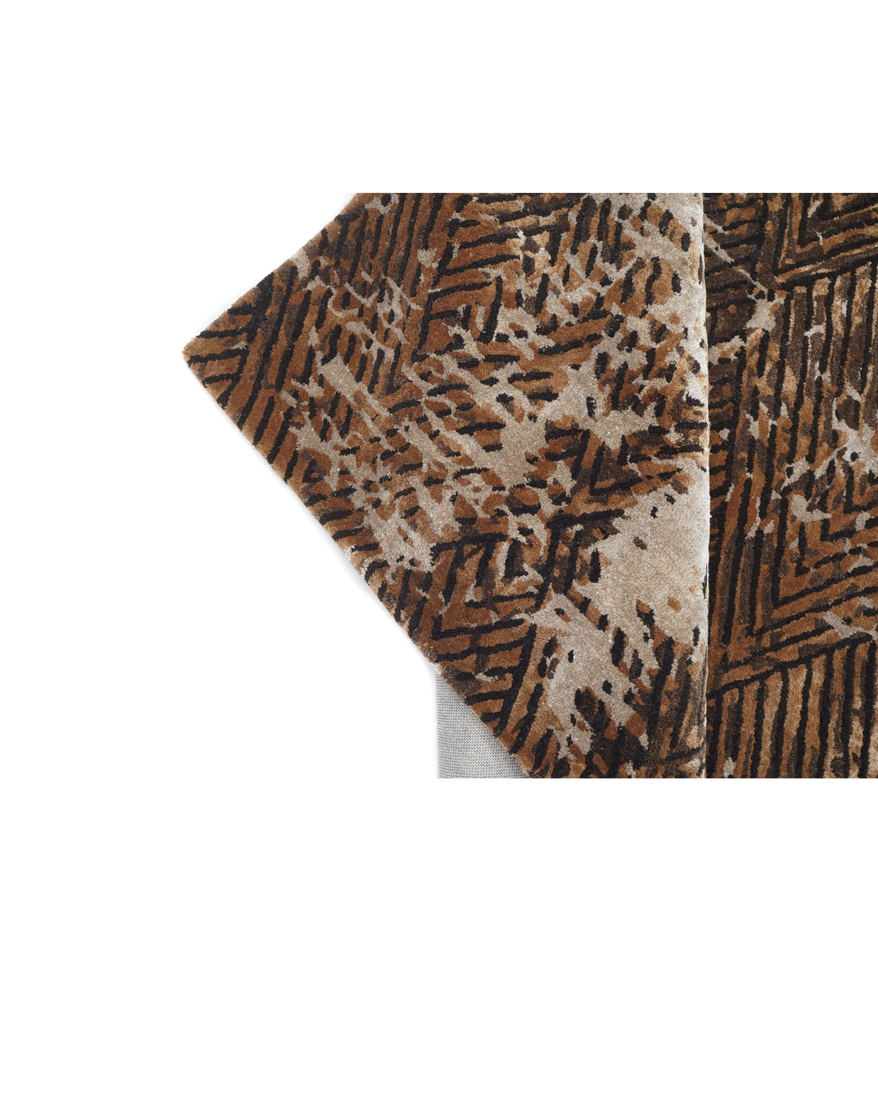 B E Z I E R luxury handmade rug by Cherom in New Zealand wool, contemporary design with distressed pattern.