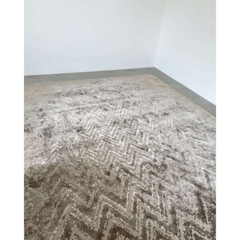 M I S S O N I luxury handmade rug by Cherom in bamboo silk, viscose, and wool, featuring contemporary chevron design.
