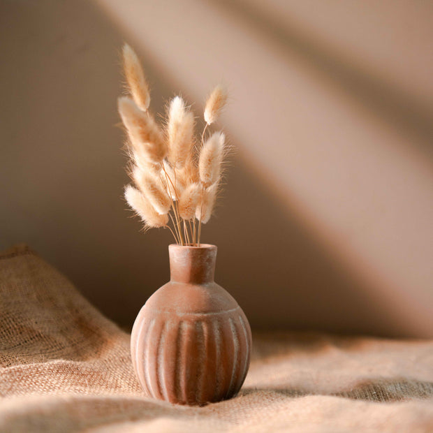 Rustic Porcelain Vase with Bunny Tails Dried Flower Bunch | Aesthetic Home Decor & Gifting – ArteCasa