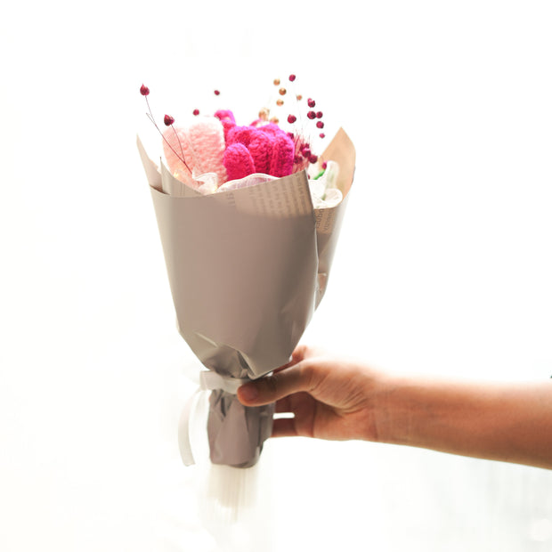 Hooked on Petals bunch - https://artecasa.in/