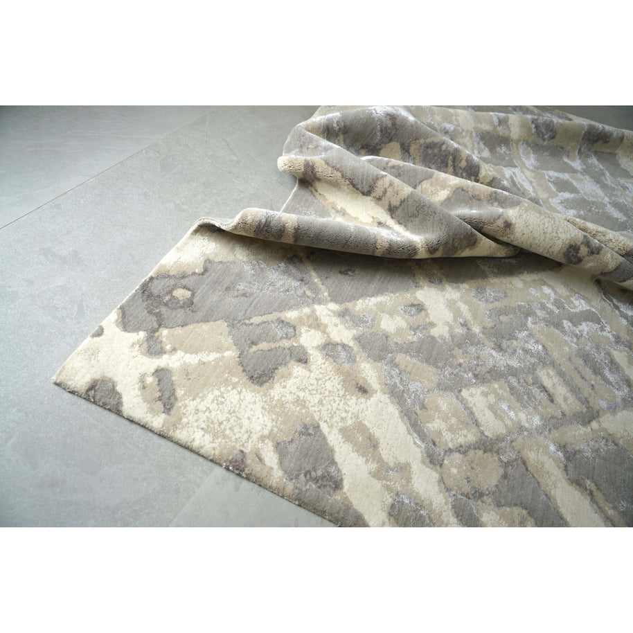 B A H A M A R luxury handmade rug by Cherom in earthy tones and New Zealand wool.