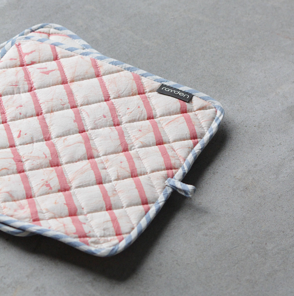 BASIK POP - POT HOLDER - CORAL [Set of 2]