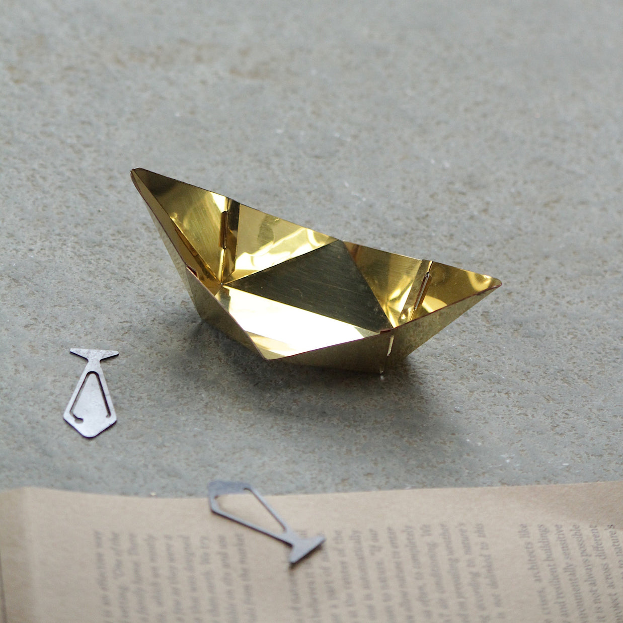 playBOAT [With set of 20 Fish Paperclip]