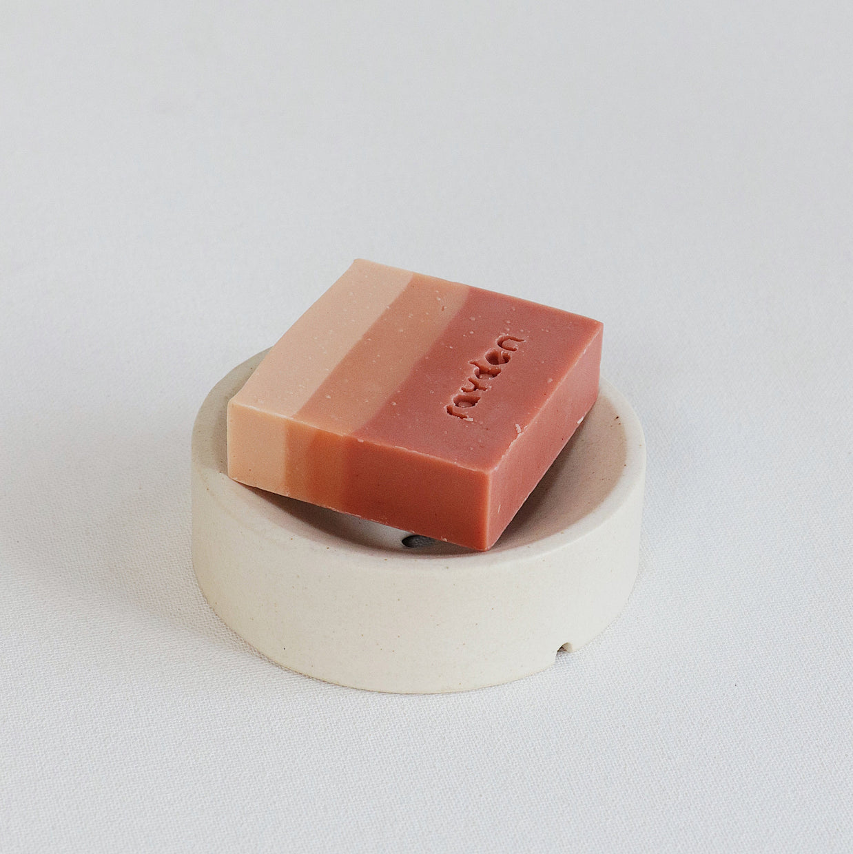 Fom Essentials [White]