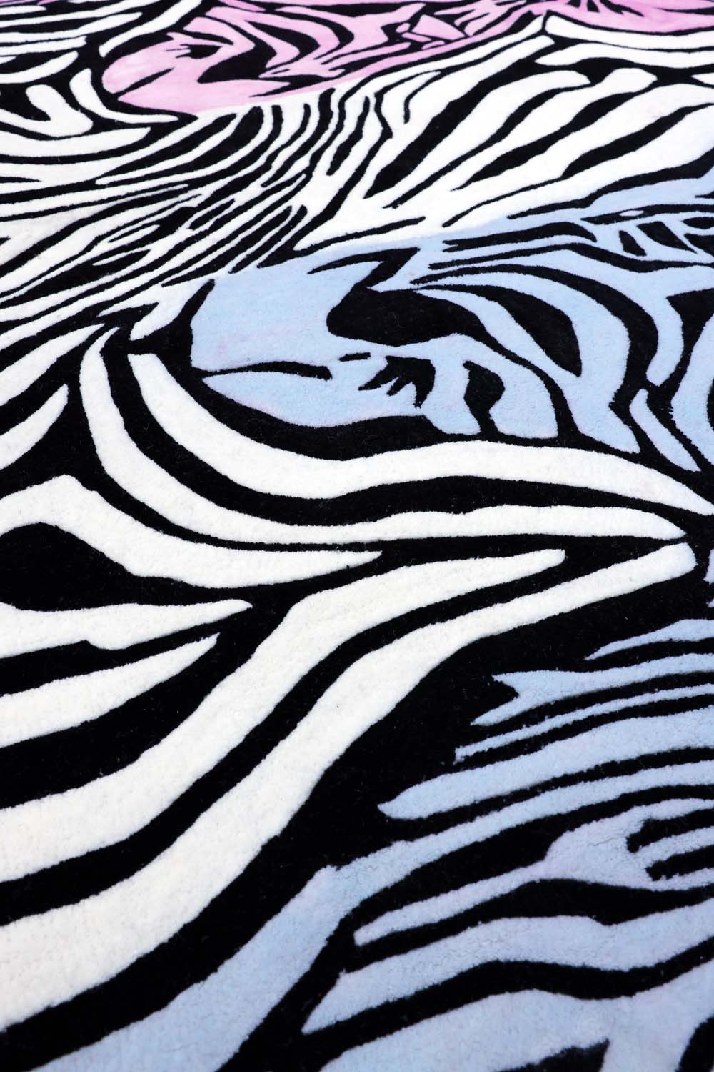 Labyrinth Black & White NZ Wool 5.5x4 feet Rectangle Rug - I MEAN DESIGN