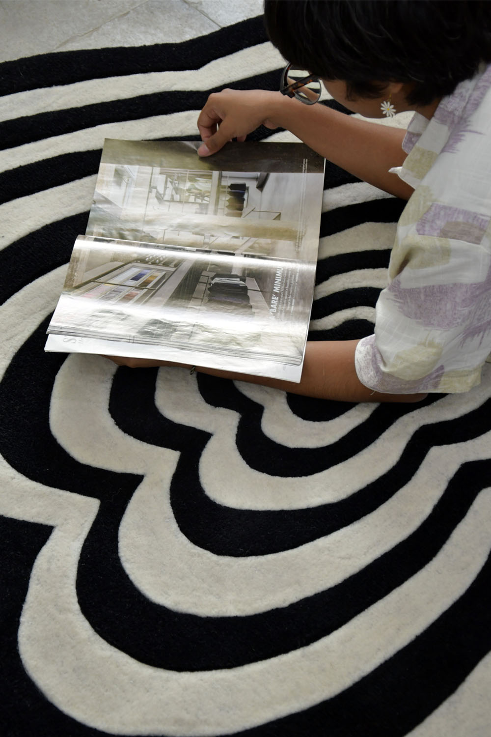 Ripple Black & White NZ Wool 6x8 feet Irregular Rug - I MEAN DESIGN