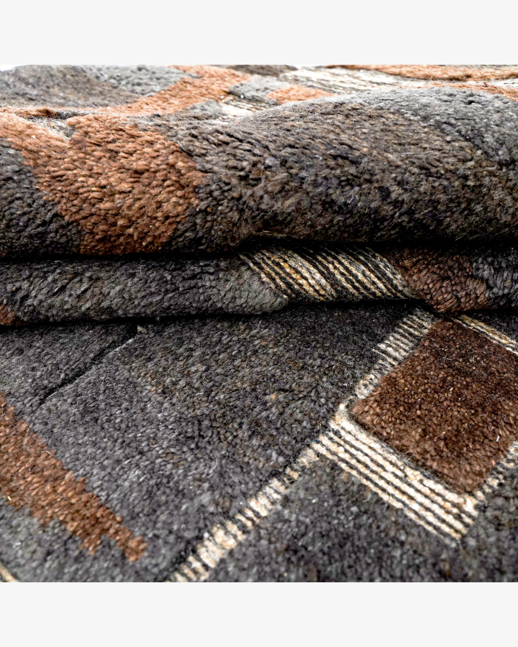Stratum Knotted Rug / Cinder