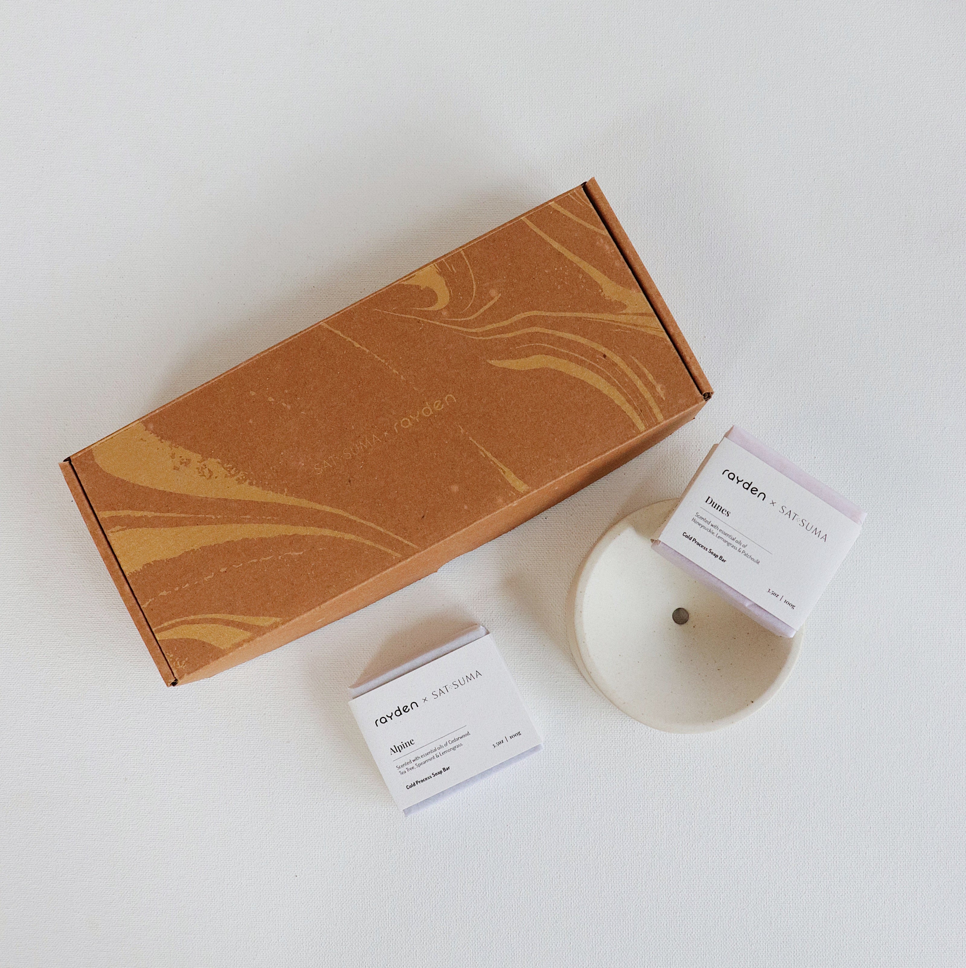 Fom Essentials [White]