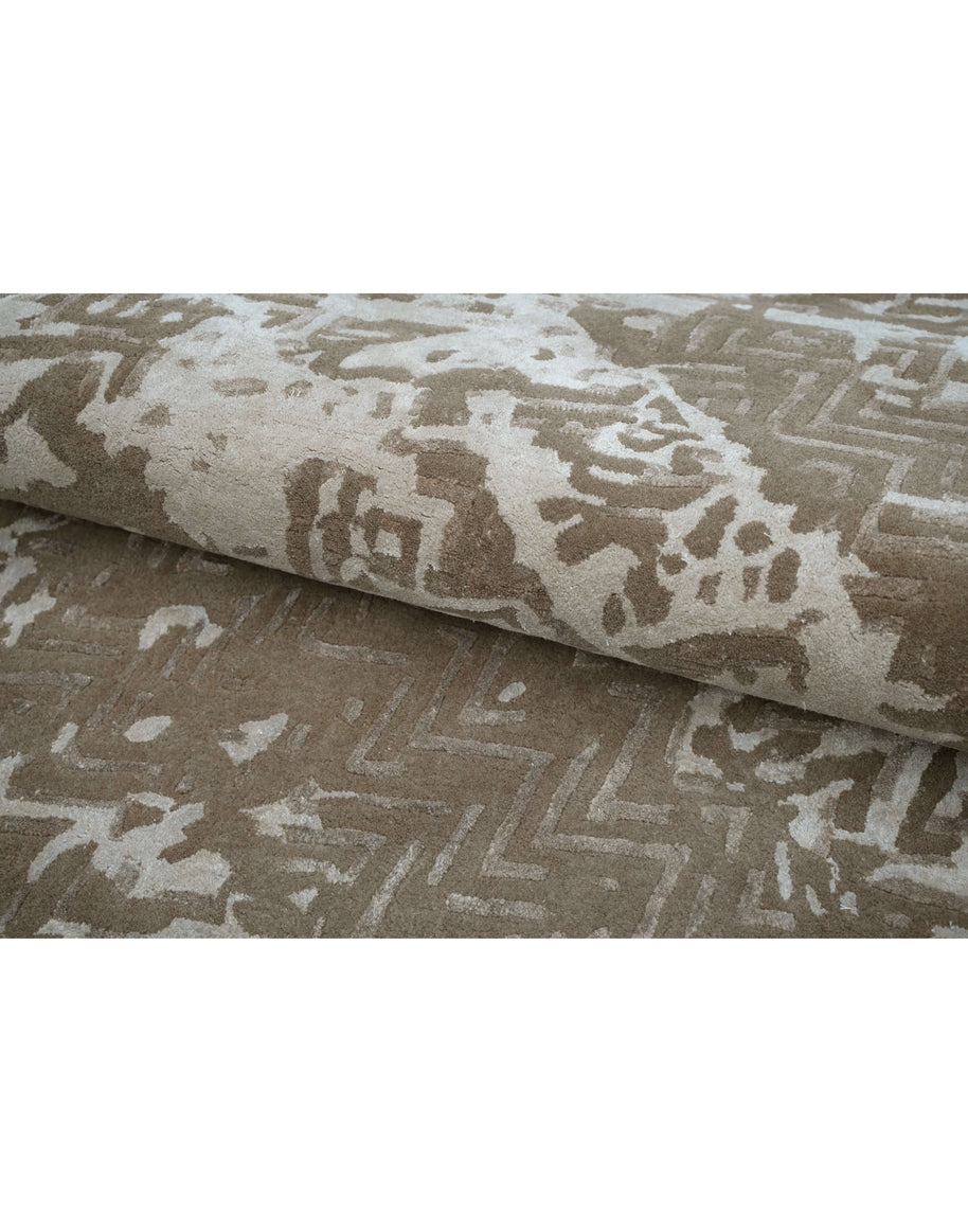N E I M A N luxury handmade rug by Cherom in beige New Zealand wool and viscose with contemporary design.