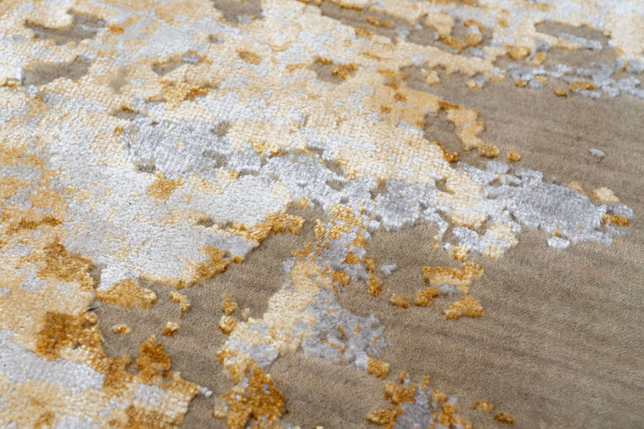 A S T O N - G O L D luxury handmade rug by Cherom in gold and silver, crafted from wool and viscose.