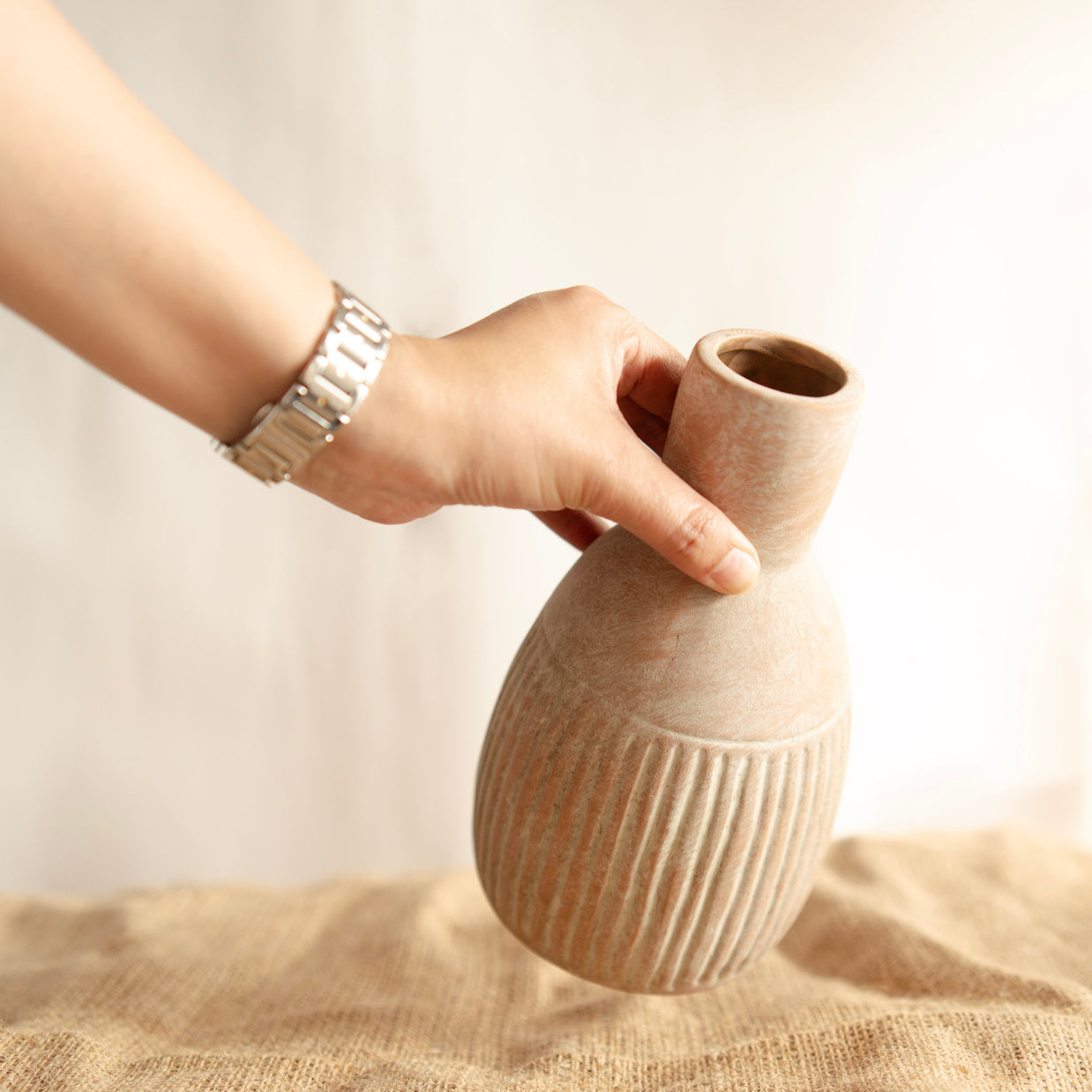 Earthly vase - https://artecasa.in/