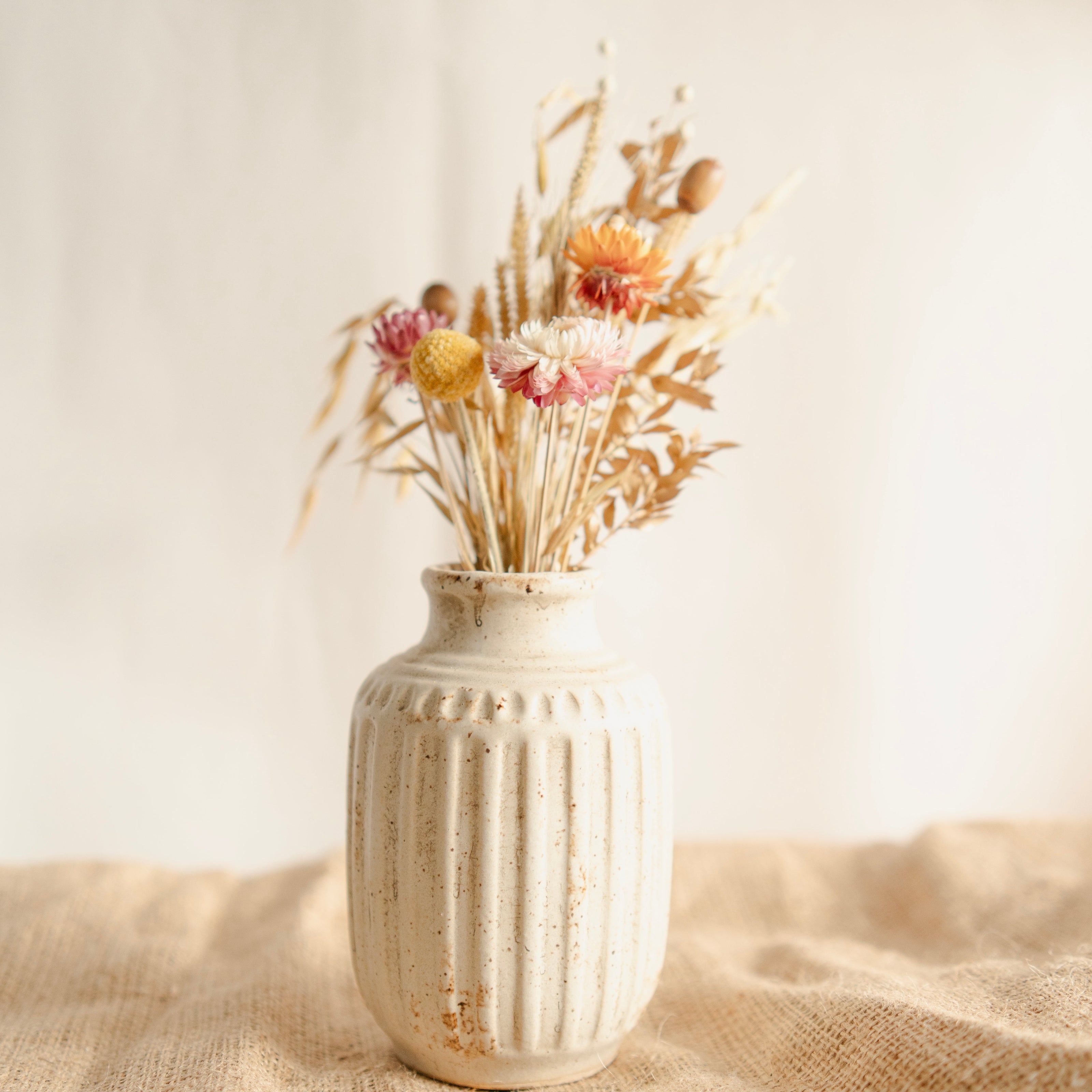 The Rustic Pottery family-Set of 3 with bunch - https://artecasa.in/