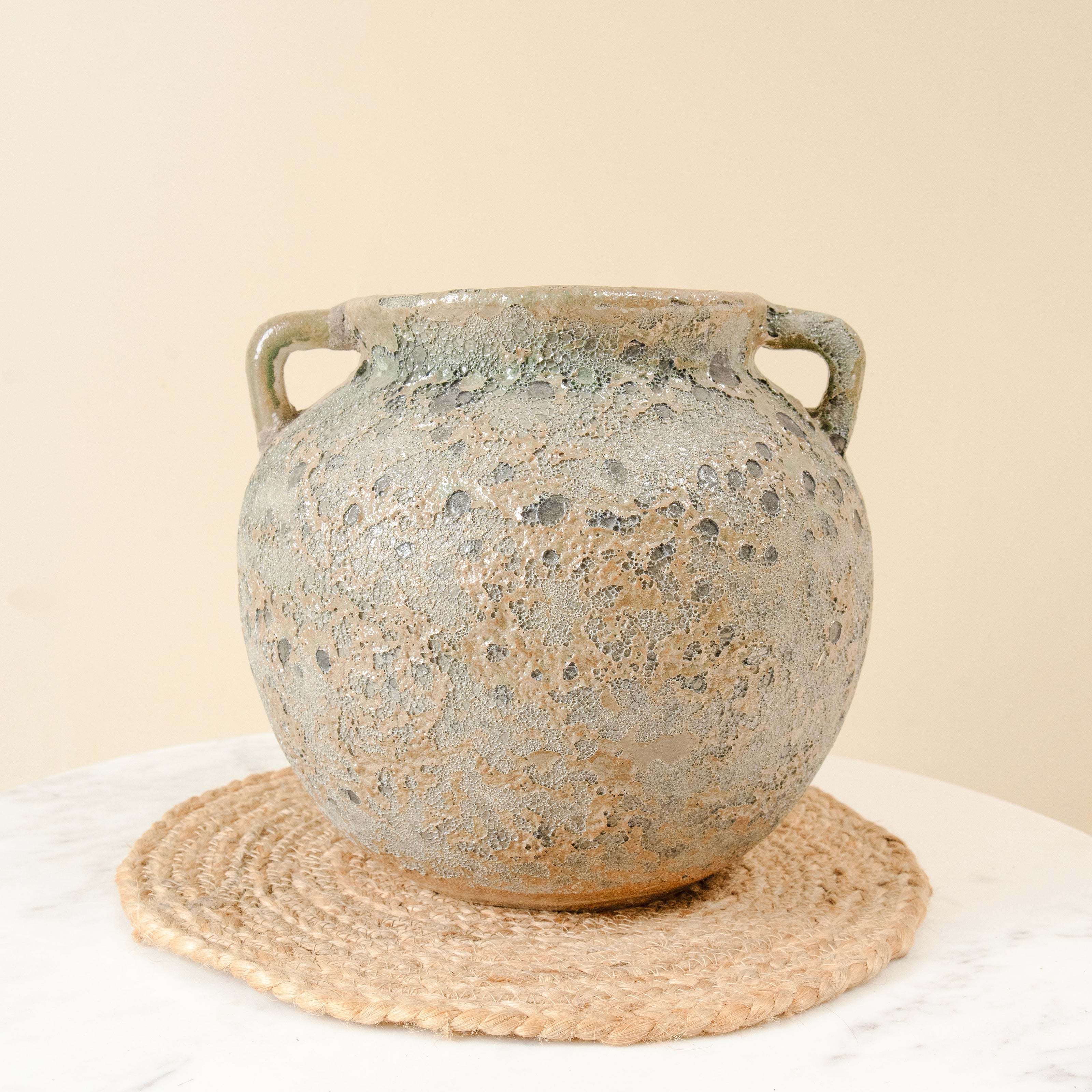 Vintage elegnace with bunch - https://artecasa.in/