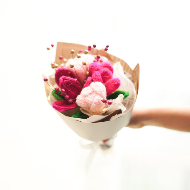 Hooked on Petals bunch - https://artecasa.in/