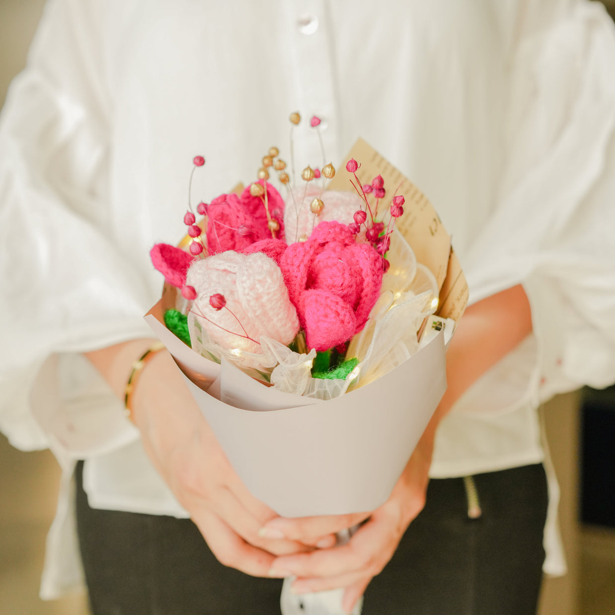 Pretty Pansy Bouquet Rakhi hamper - https://artecasa.in/