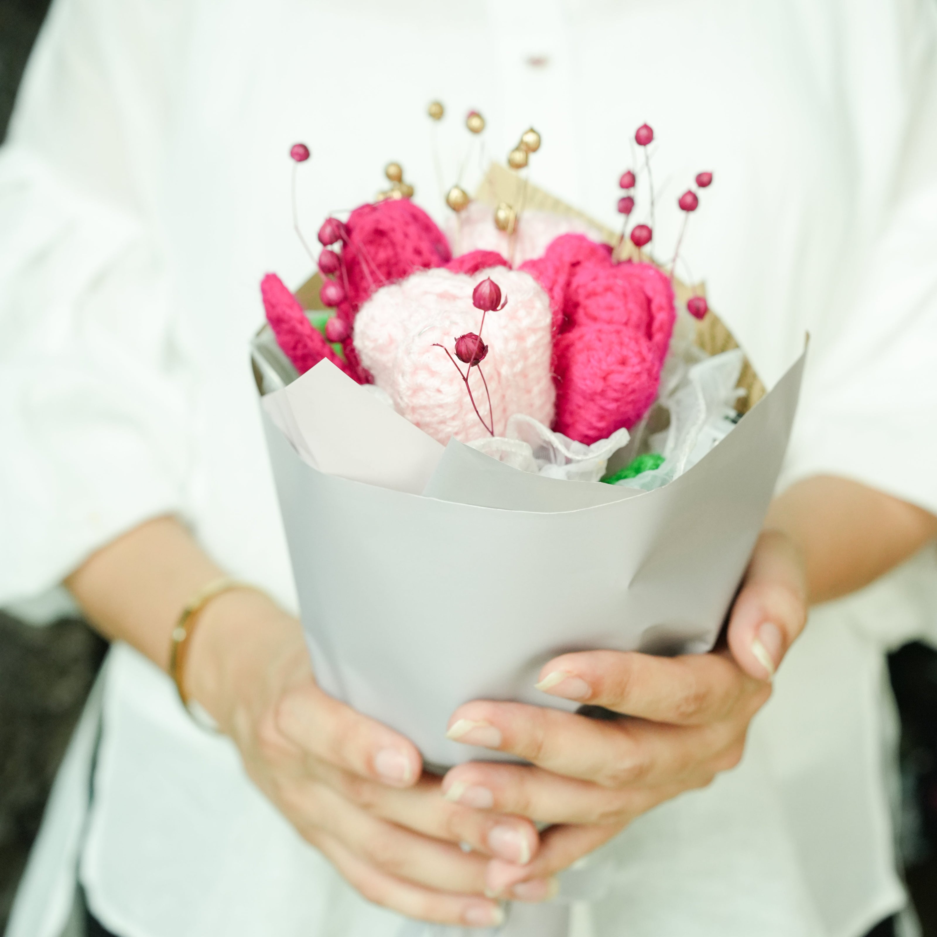 Hooked on Petals bunch - https://artecasa.in/
