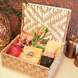 Golden Grace Gift Basket - https://artecasa.in/