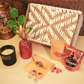 Golden Grace Gift Basket - https://artecasa.in/