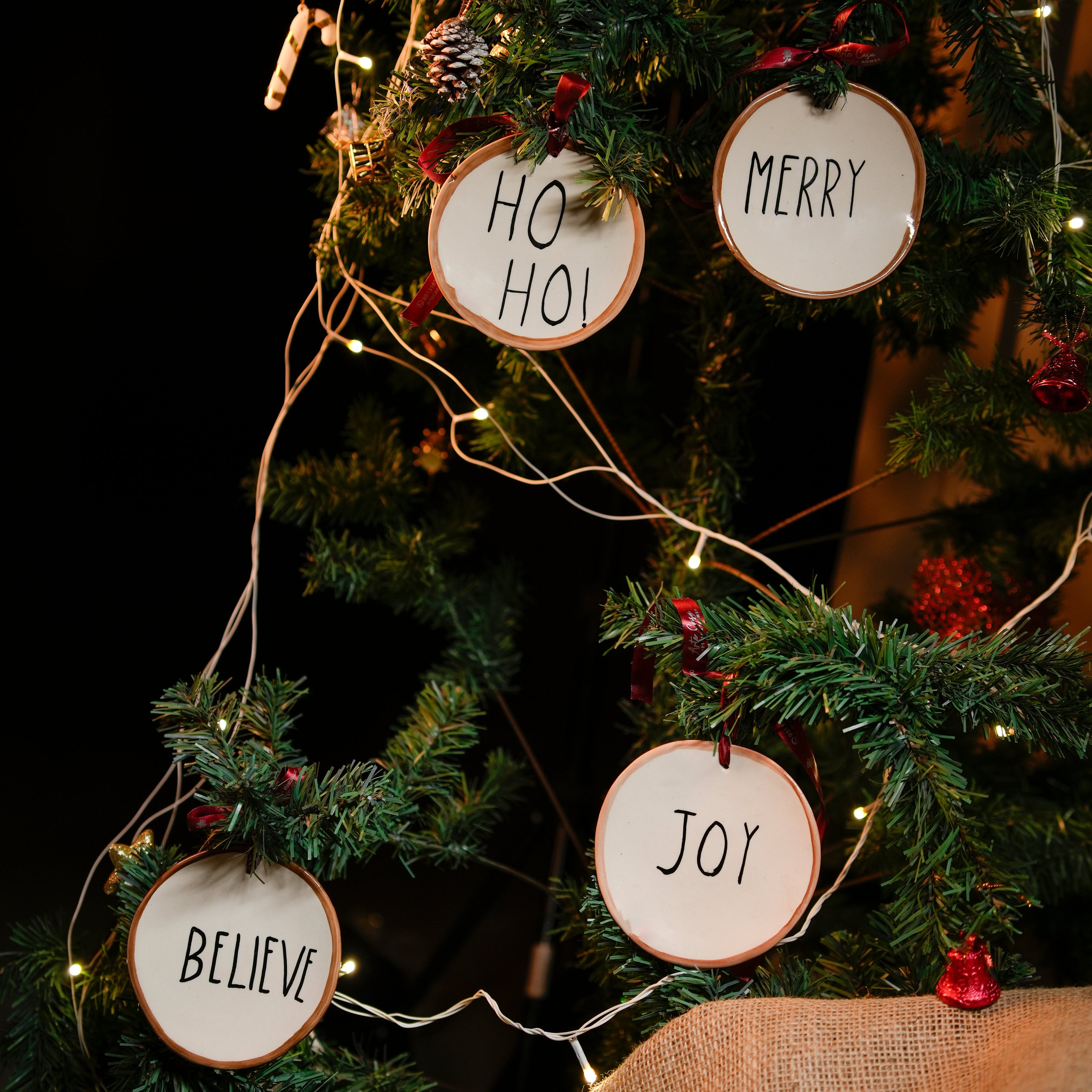 Pack of 4 festive ornaments - https://artecasa.in/