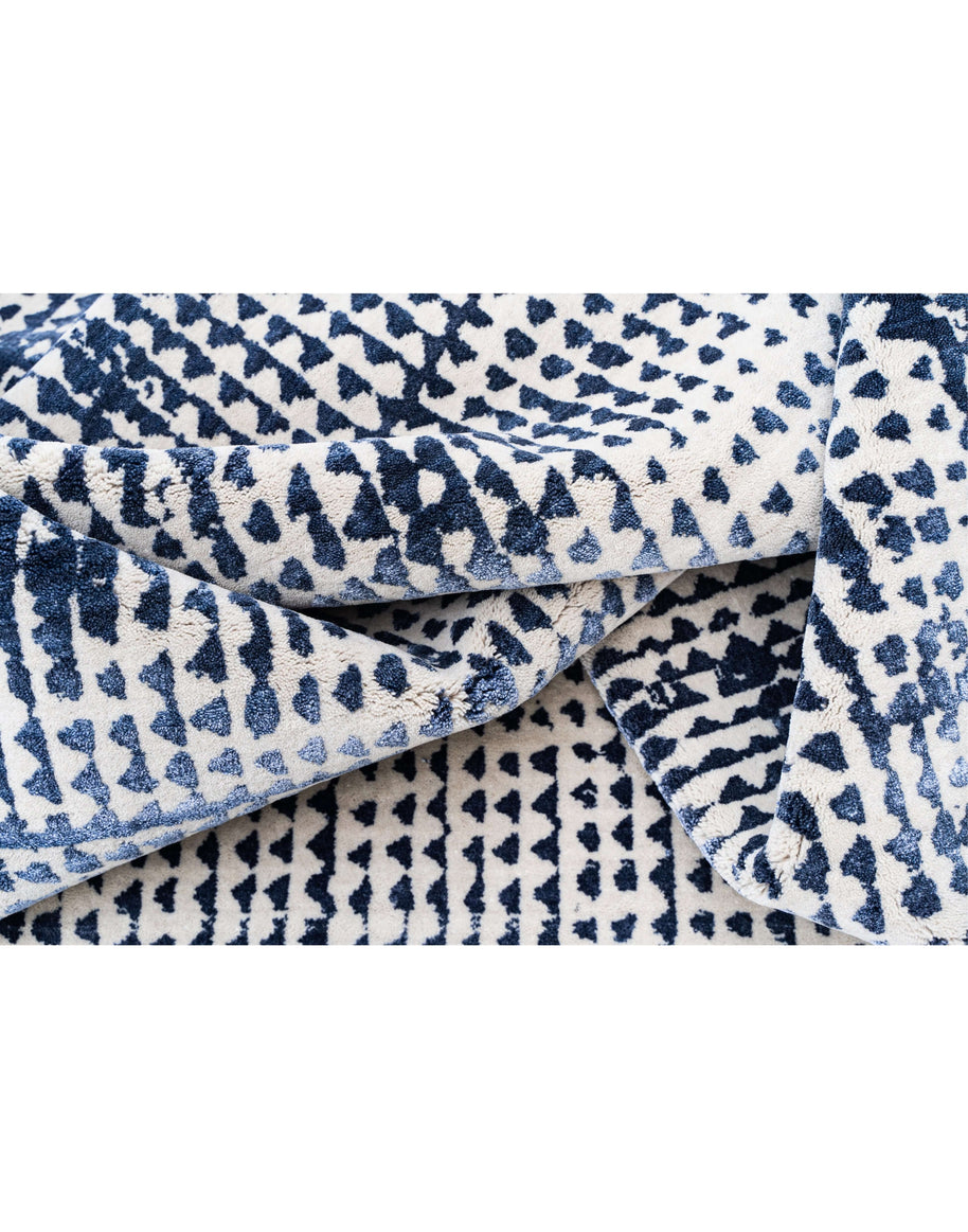 O D M É luxury handmade rug by Cherom, navy and white wool and bamboo silk.