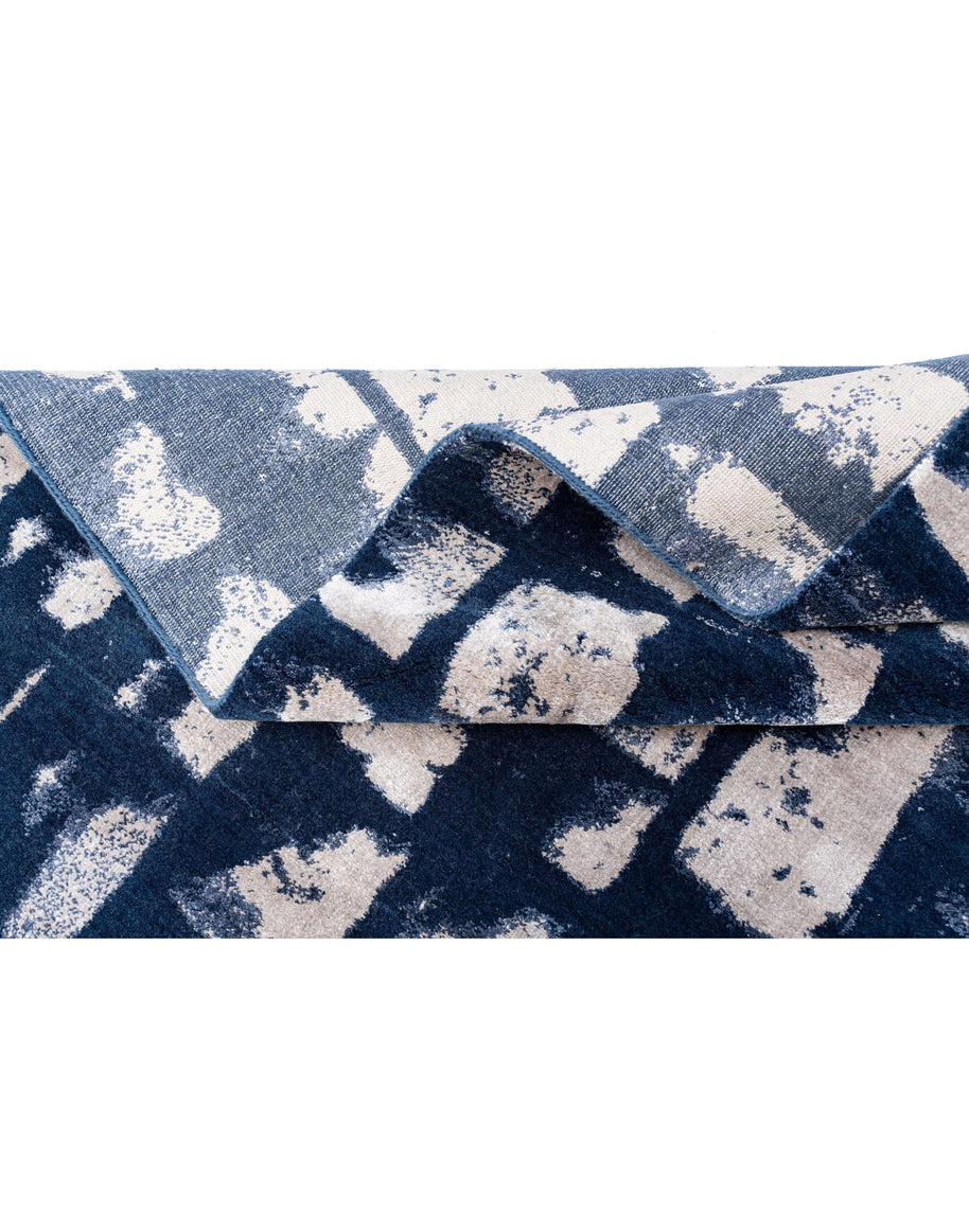 C A N A L I luxury handmade rug by Cherom, modern design in New Zealand wool, blue and cream colors.