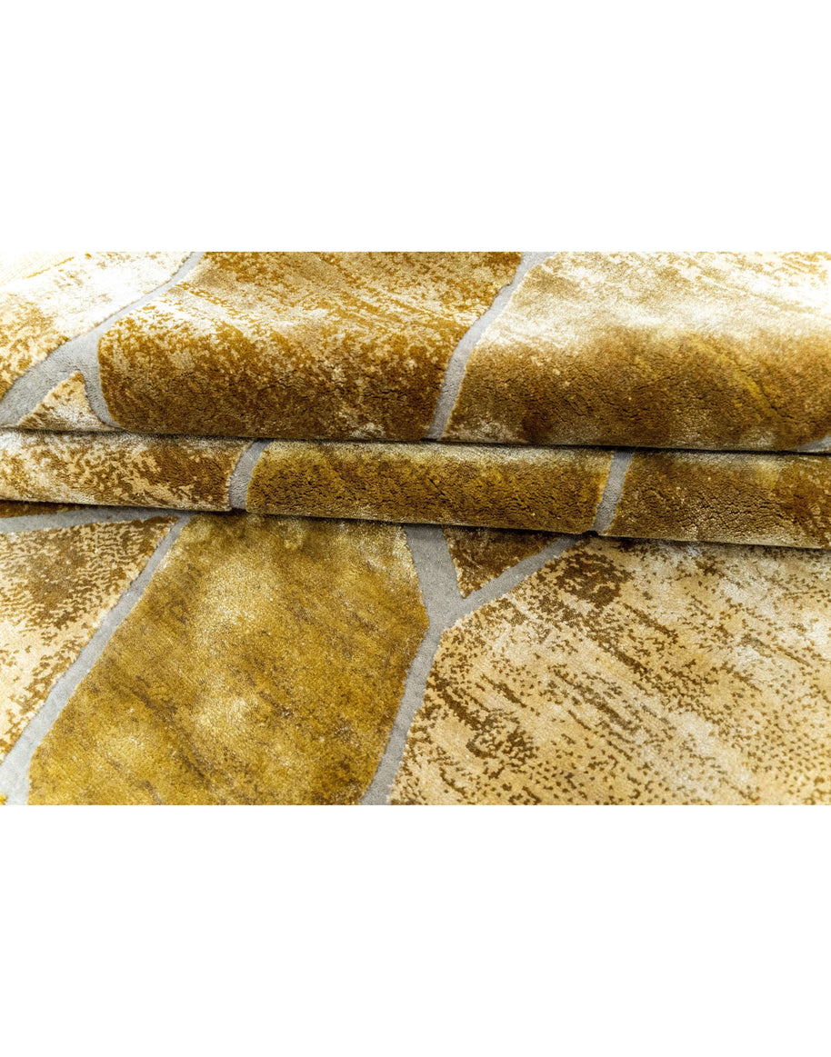 F O N T A N A luxury handmade rug by Cherom in gold and wool.