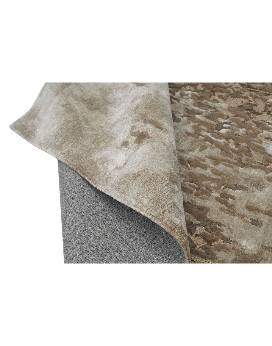 P A L E R M O luxury handmade rug by Cherom in New Zealand wool, featuring warm beige tones and modern design.