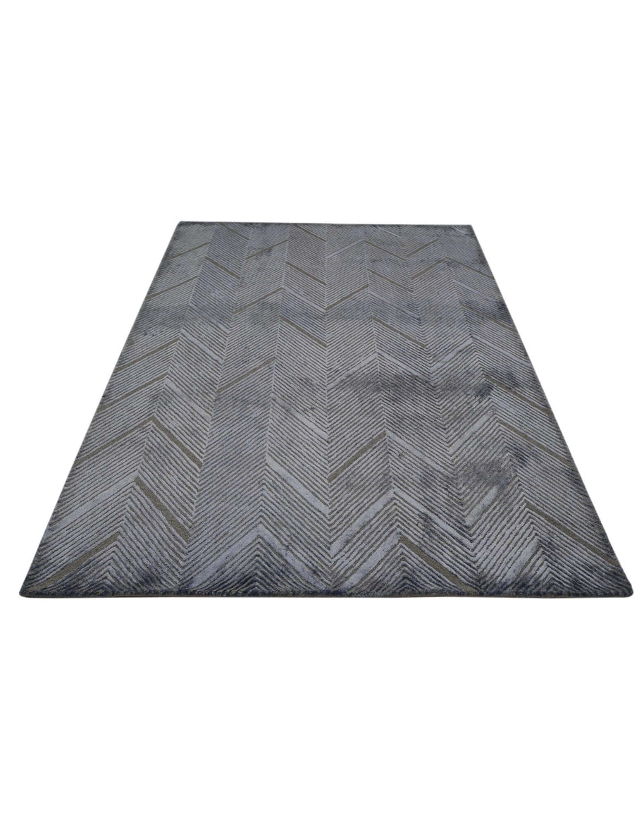 C O N T O U R - A E R O luxury handmade rug by Cherom in grey-blue New Zealand wool with contemporary chevron pattern.