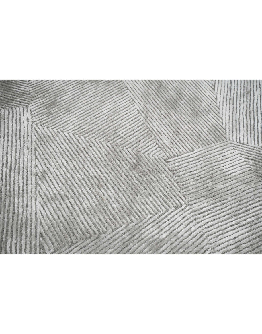 C O N T O U R - T E S S A R A luxury handmade rug by Cherom, contemporary design, New Zealand wool, soft grey.