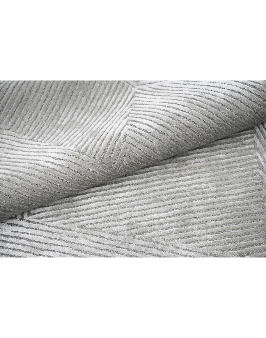 C O N T O U R - T E S S A R A luxury handmade rug by Cherom in soft grey New Zealand wool.
