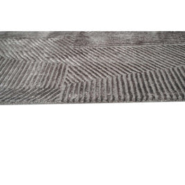 C O N T O U R - G R A P H I T E luxury handmade rug by Cherom in charcoal New Zealand wool, contemporary design.