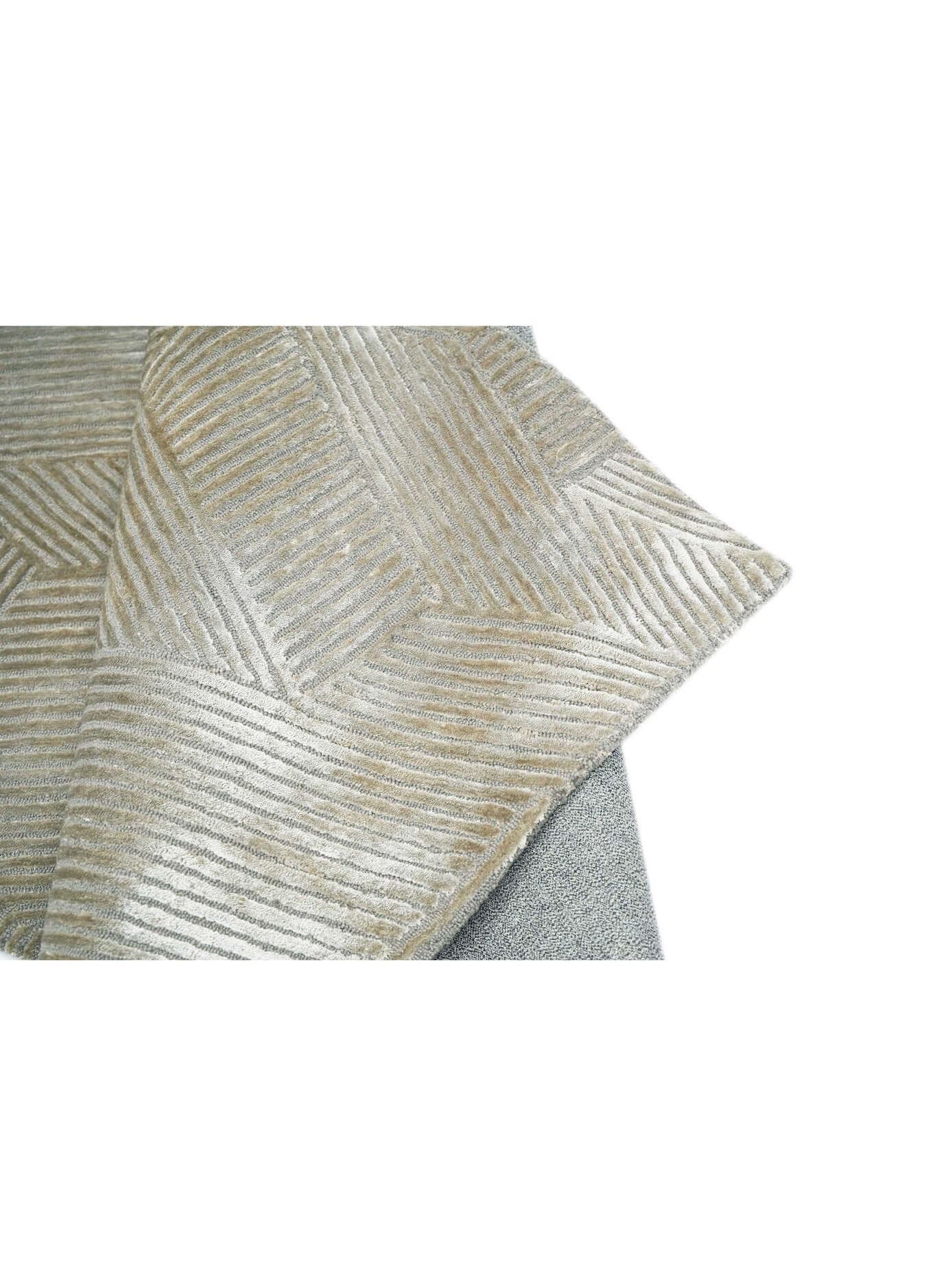 C O N T O U R - L A T T I C E luxury handmade rug by Cherom, beige New Zealand wool, modern texture.