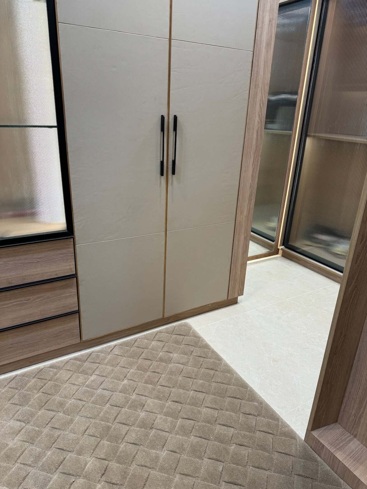 S C U L P T E D - K N I T