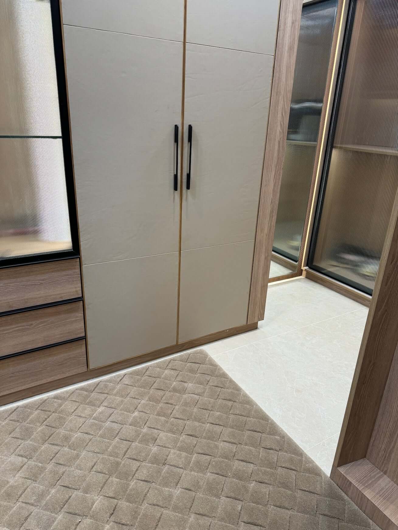 S C U L P T E D - K N I T