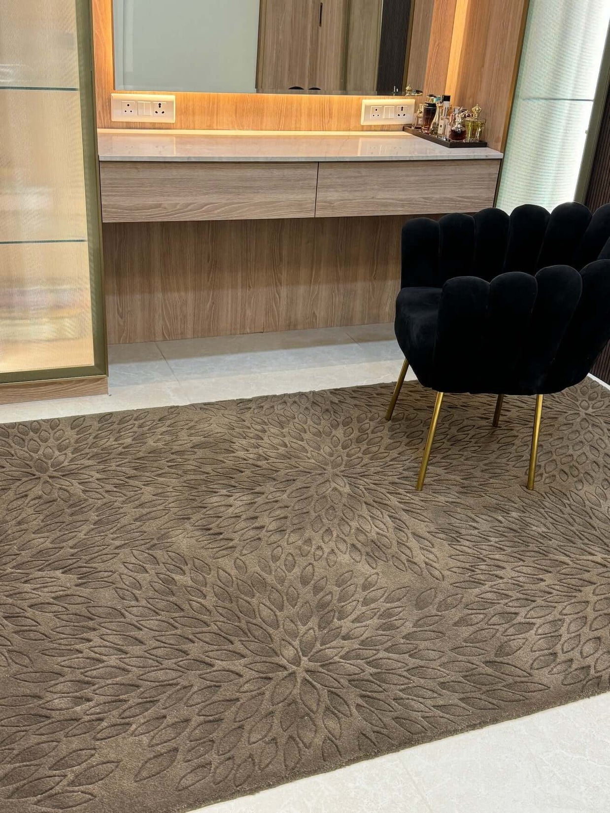 S C U L P T E D - F L O R A L