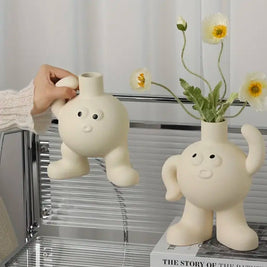 Big feet Flower vase scratching the head - https://artecasa.in/