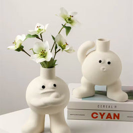 Big feet Flower vase hugging chest - https://artecasa.in/