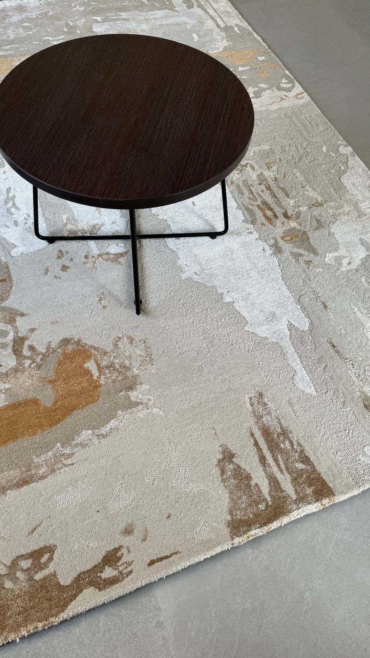 L U M E T luxury handmade rug by Cherom in New Zealand wool with beige and gold accents