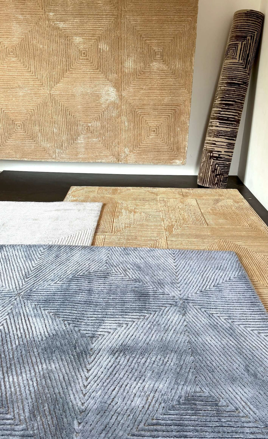 C O N T O U R - V E D E Z luxury handmade rug by Cherom, New Zealand wool, modern geometric design in blue.