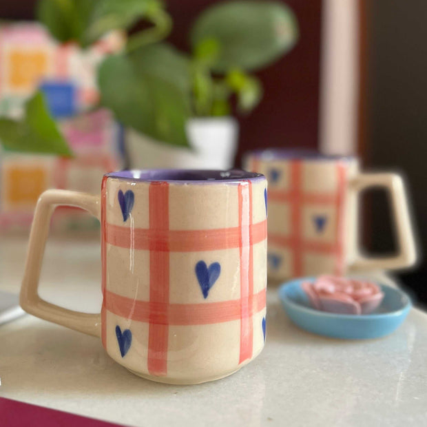 Angular mug holder with pink checks, striking, unique and purple. 
