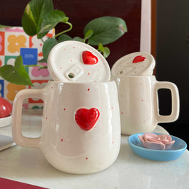 Sipper mug with lid, 3D red heart in the centre of big round cute mug