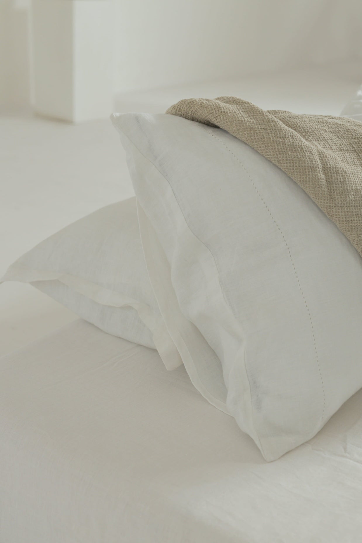 White bedset