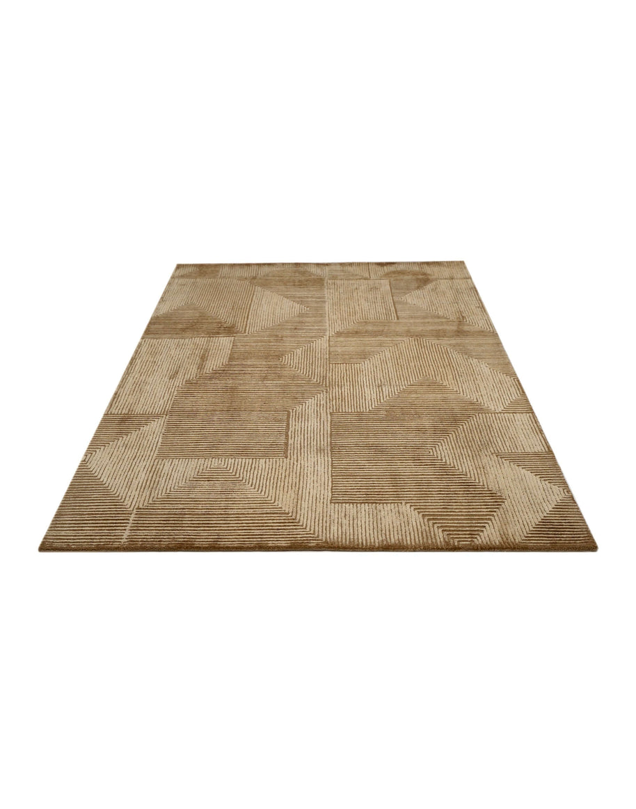 C O N T O U R - R E N A T A luxury handmade rug by Cherom in warm golden-beige New Zealand wool.