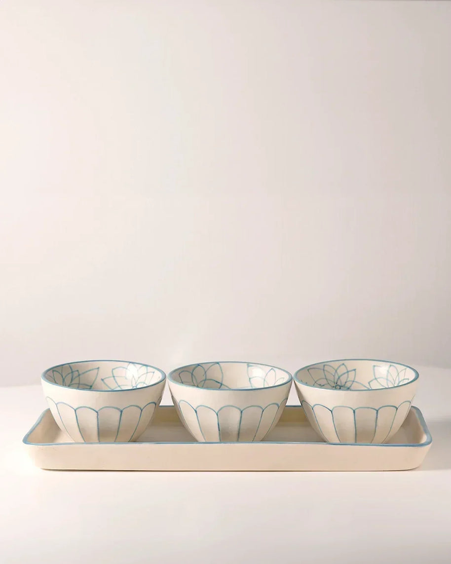 Meera- Serving set of 3 bowls with tray