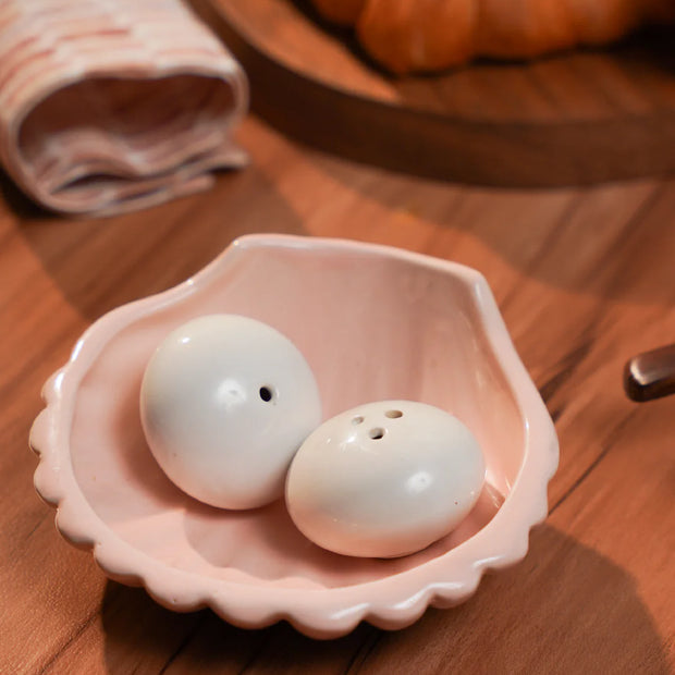 Amarkos- Seashell with pearl Salt and Pepper