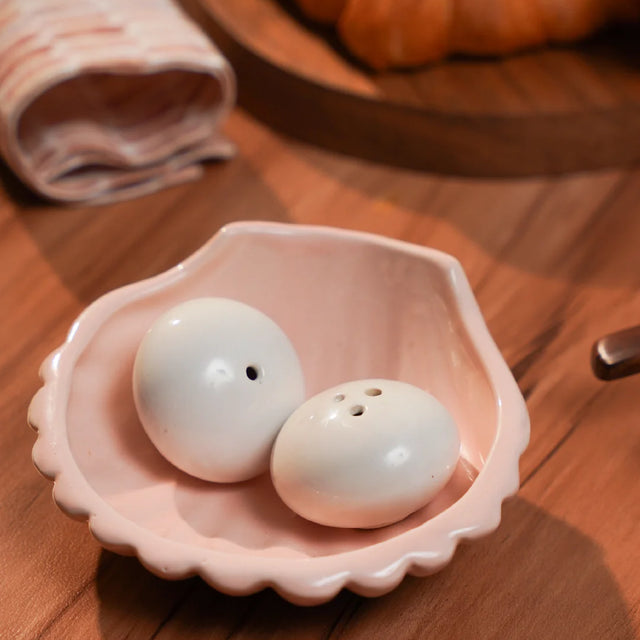 Amarkos- Seashell with pearl Salt and Pepper