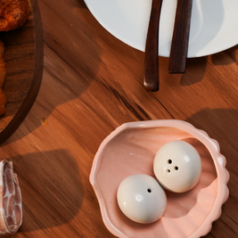 Amarkos- Seashell with pearl Salt and Pepper