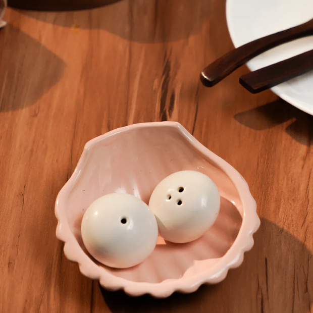Amarkos- Seashell with pearl Salt and Pepper