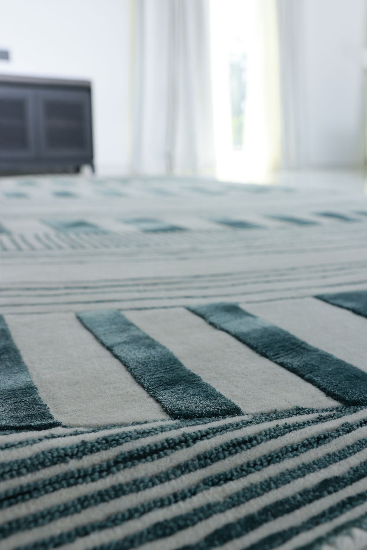 Crescent Multicolour Wool Viscose 6x9 feet Rectangle Rug - I MEAN DESIGN